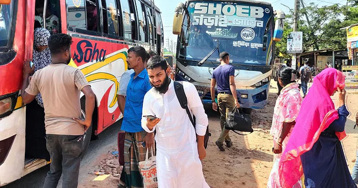 buses-drop-off-passengers-in-jashore