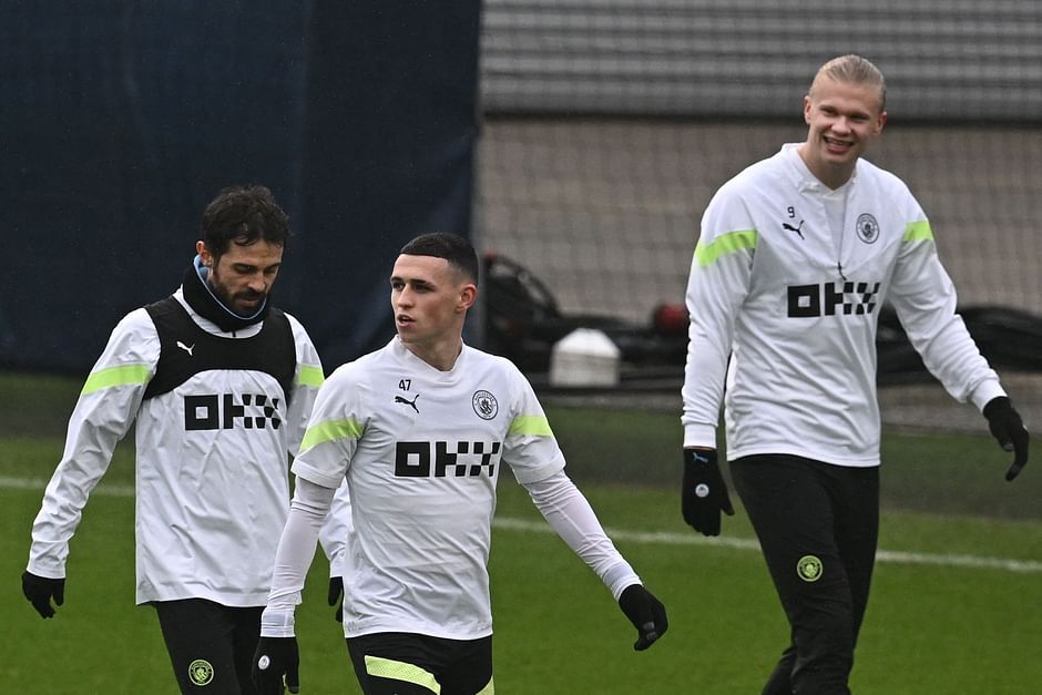 Manchester City's Portuguese midfielder Bernardo Silva, English midfielder Phil Foden and Norwegian striker Erling Haaland attend a team training session