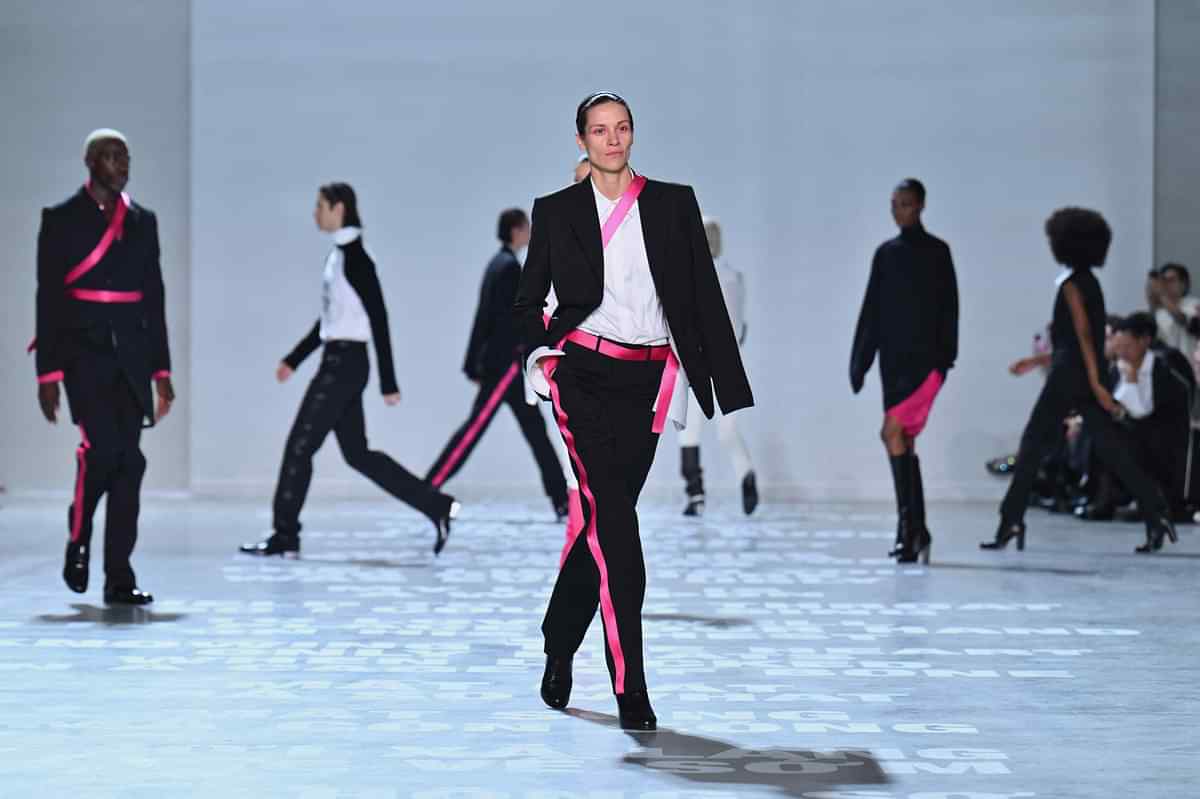 Helmut Lang Fashion show, Runway, Ready To Wear, Spring Summer 2024, New  York Fashion Week, Runway Look #043 – NOWFASHION