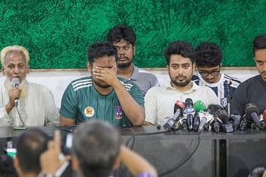 Billal Hossain (left) demands the whereabouts of his son Asif Mahmud, one of the coordinators, who went missing days ago, at the press conference of the quota reform protesters at the DRU on 23 July 2024. Hearing the plea of Billal Hossain, coordinator Hasnat Abdullah breaks into tears while two other coordinator – Nahid Islam and Sarjis Alam – are also seen.