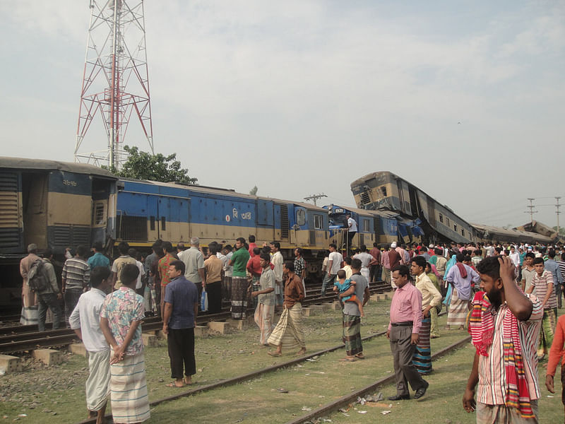 2 die in Sirajganj train collision, 3 suspended Prothom