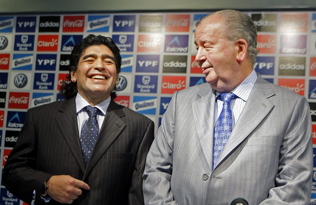 Argentinian football legend Diego Maradona (L) smiles next to the president of the Argentinian Football Association (AFA) Julio Grondona after being officially appointed national team coach, on November 4, 2008 in Ezeiza, in Buenos Aires. Photo: AFP