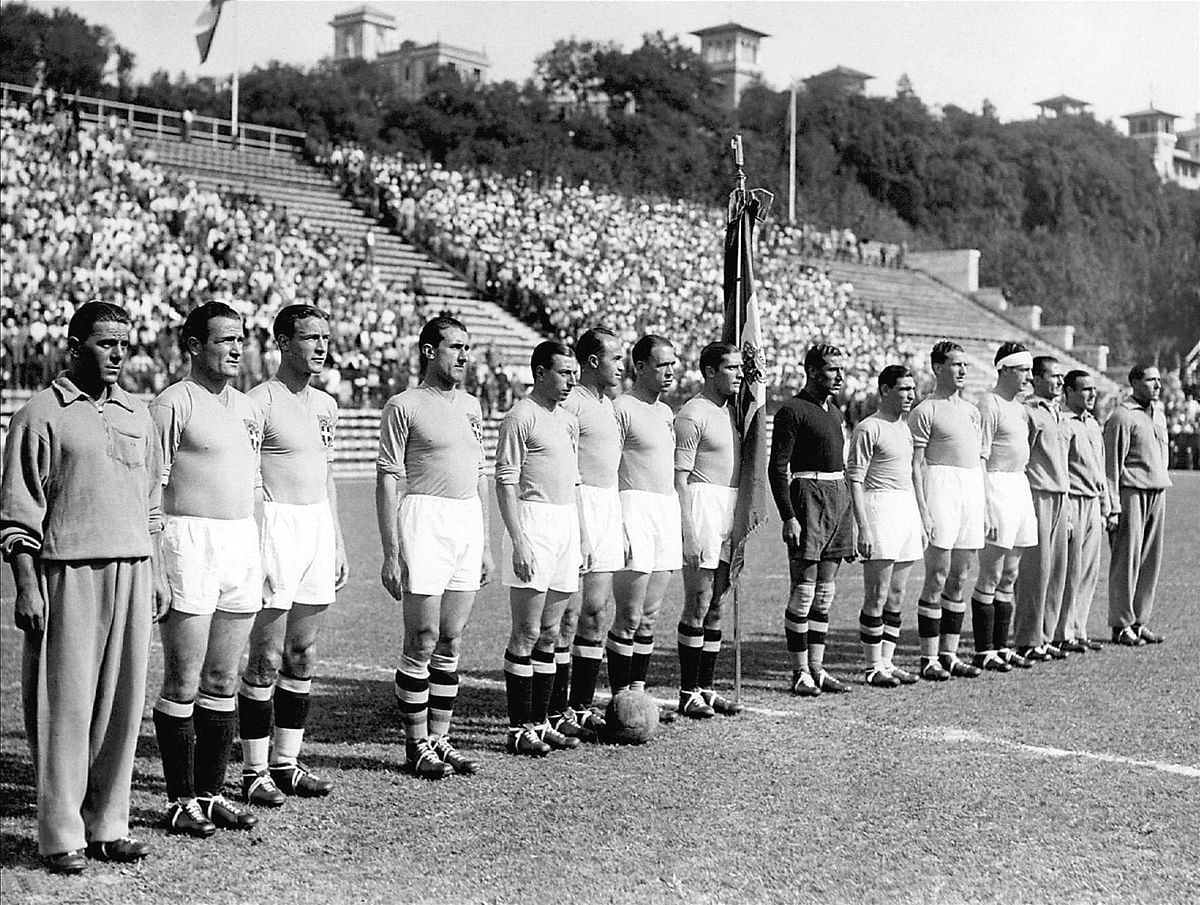 Italian national soccer team players pose for a group picture, 10 June 1934 in Rome, before their World Cup final against Czechoslovakia. Italy won the title beating Czechoslovakia 2-1 in extra time. Photo: AFP
