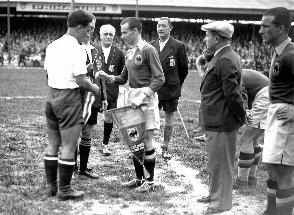 Cuban national soccer team captain Manuel Chorens (L) exchanges pennants with his Romanian counterpart Gheorghe Rasinaru before the start of the World Cup preliminary round soccer match between the two teams 05 June 1938 in Toulouse. The match ended in a 3-3 draw. Four days later, Cuba won in a rematch 2-1. Photo: AFP