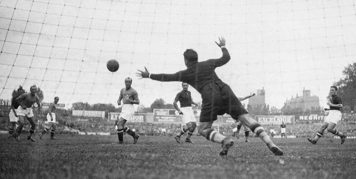 Hungarian goalkeeper Antal Szabo tries to stop a shot from Italian forward Giovanni Ferrari (C, left) during the World Cup final between Italy and Hungary 19 June 1938 in Colombes, in the suburbs of Paris. The defending champions retained their World title with a 4-2 victory over Hungary. Photo: AFP