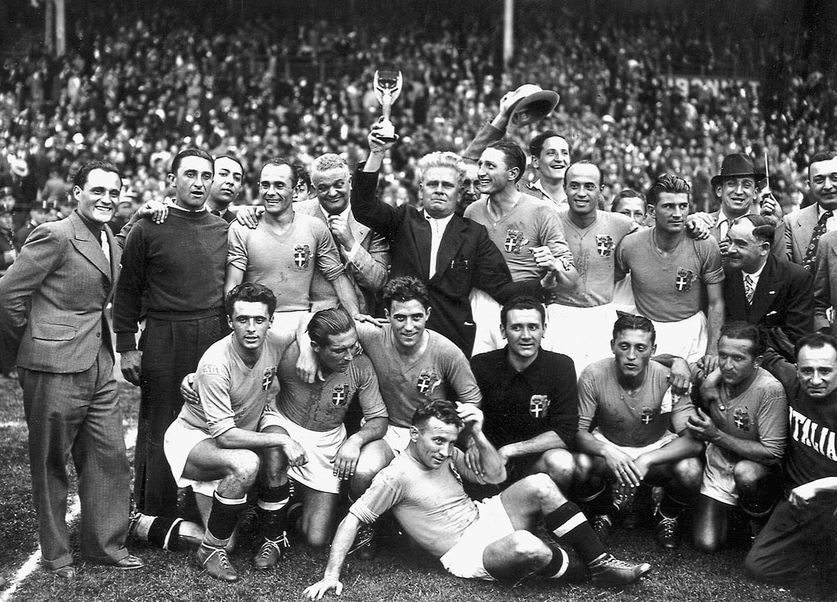 Italy's national soccer team pose with the 1938 World Cup trophy after beating Hungary in the final 4-1, 19 June 1938, in Paris. Photo: AFP