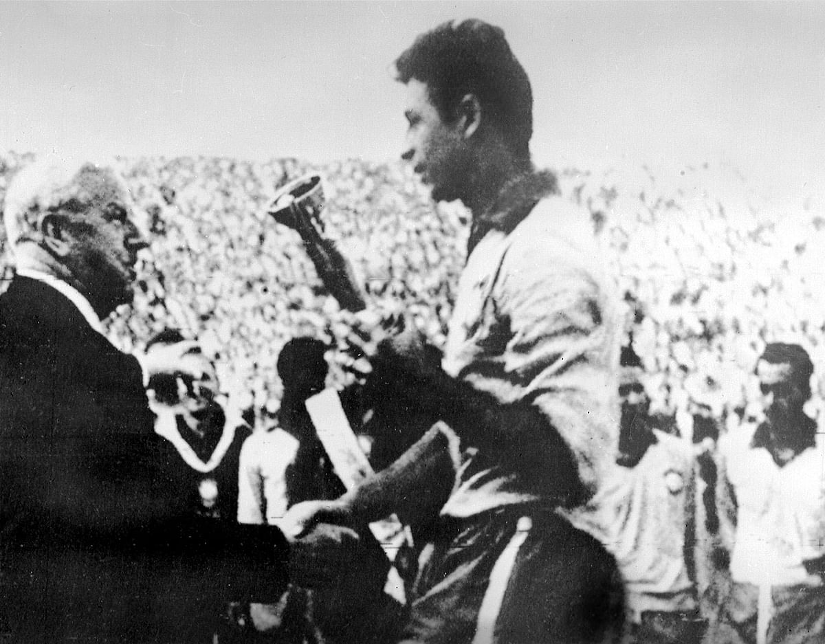 FIFA president Stanley Rous congratulates Brazil's national soccer team captain, Mauro, after handing him the Jules Rimet Cup on 17 June 1962 in Santiago following Brazil's victory (3-1) over Czechoslovakia. It is Brazil's second consecutive title. Photo: AFP