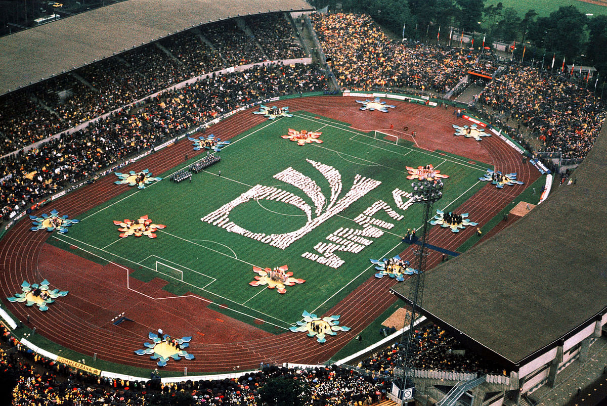 Thousands of spectators watch the opening ceremony of the 10th FIFA World Cup on 13 June 1974 in Frankfurt. The competition regrouping 16 countries will last until 07 July. Photo: AFP
