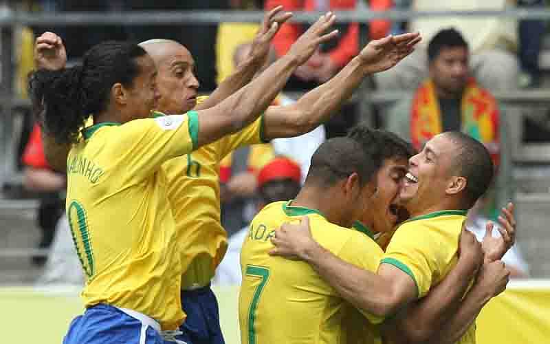 Brazilian midfielder Ronaldinho (L) and Brazilian defender Roberto Carlos (2nd L) join Brazilian forward Adriano (C-no 7) and others as they celebrate a goal by Brazilian forward Ronaldo (R) during the round of 16 World Cup football match between Brazil and Ghana at Dortmund's World Cup Stadium on 27 June 2006. Photo: AFP