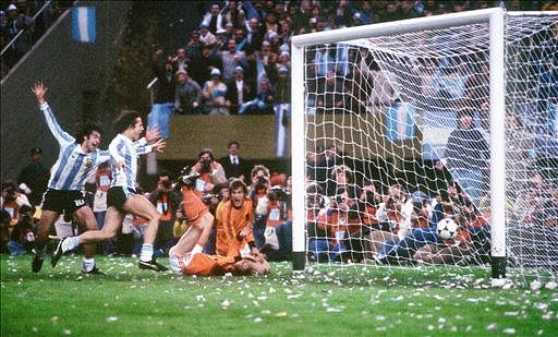 Argentinian midfielder Mario Kempes (L), who just scored his second goal, and forward Daniel Bertoni celebrate in front of Dutch defenders Wim Suurbier (on ground) and Ruud Krol on 25 June 1978 in Buenos Aires, during the extra time period of the World Cup soccer final. Kempes gave Argentina a 2-1 lead and Bertoni later scored a third goal to give Argentina its first-ever title with a 3-1 victory over the Netherlands. Photo: AFP