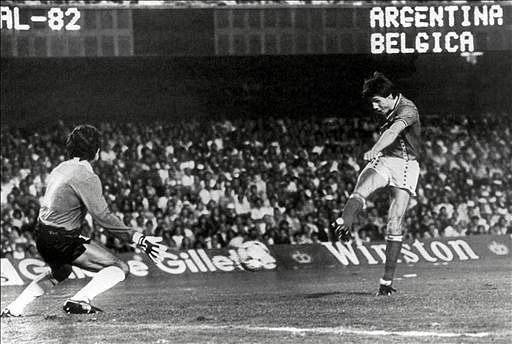 Belgian forward Erwin Vandenbergh (R) kicks the ball past Argentinian goalkeeper Ubaldo Fillol to score a goal on 13 June 1982 in Barcelona during the World Cup opening soccer match between Argentina and Belgium. The defending champions were upset by Belgium 1-0. Photo: AFP