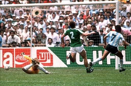 Argentinian midfielder Jorge Burruchaga (R) beats West German goalkeeper Harald Schumacher to score the winning goal during the World Cup final between Argentina and West Germany on 29 June 1986 in Mexico City. Argentina beat West Germany 3-2 to earn its second World title after 1978. (In the middle, Hans Peter Briegel). Photo: AFP