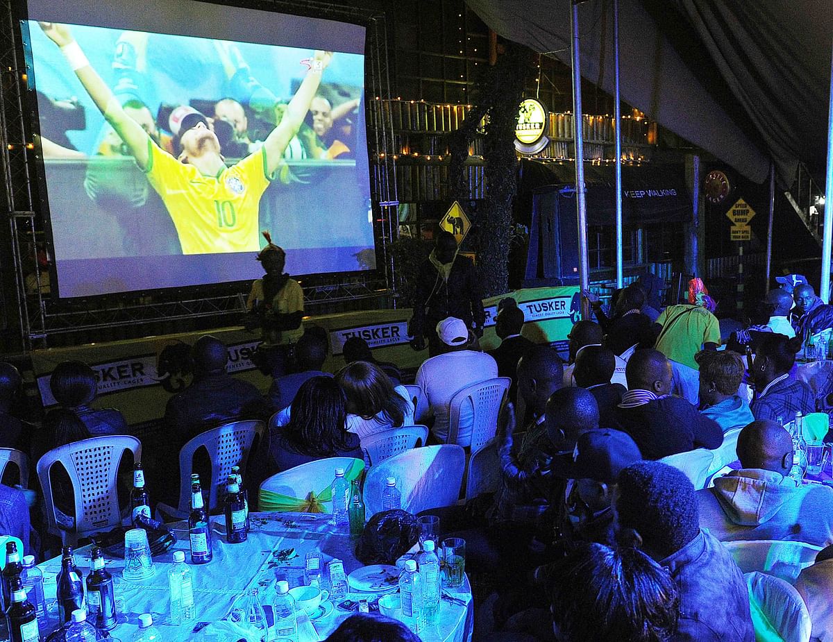 Fans watch a live screening of the opening match Brazil vs Croatia of the 2014 World cup in Brazil June 12, 2014 in the Kenyan capital Nairobi. Photo: AFP