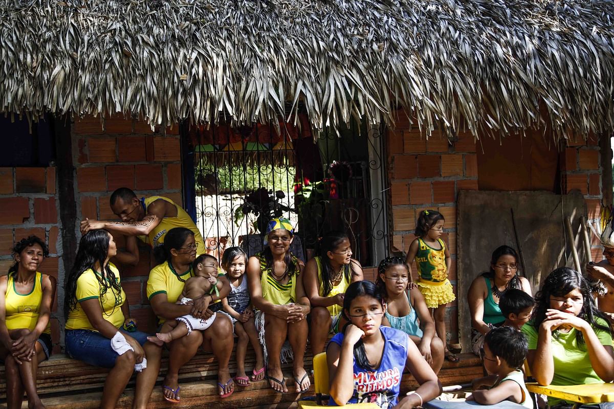 Brazilian Satere-Mawe indigenous people gather to watch the FIFA World Cup inaugural match btween Brazil and Croatia, on June 12, 2014 in Manaus, Amazonas state, Brazil.Photo: AFP