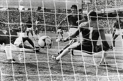Italian forward Paolo Rossi (C) scores his third goal past Brazilian goalkeeper Waldir Peres during their World Cup second round soccer match on 05 July 1982 in Barcelona. Italy beat Brazil 3-2 to advance to the semifinals. AFP