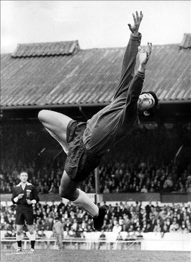 Stoke City's goalkeeper Gordon Banks dives during an English Premiership soccer match on 15 December 1969. Banks will participate with England's national soccer team to the World Cup scheduled in Mexico from 31 May to 21 June 1970. AFP