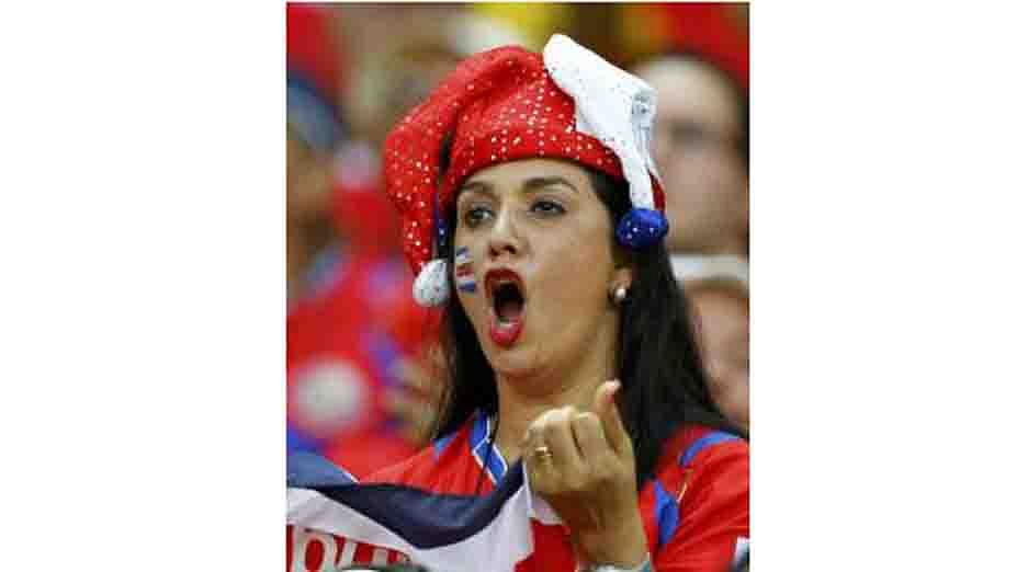 Costa Rica fans cheer as they watch the 2014 World Cup Group D soccer match between Costa Rica and Uruguay at the Castelao arena in Fortaleza June 14, 2014. Reuters