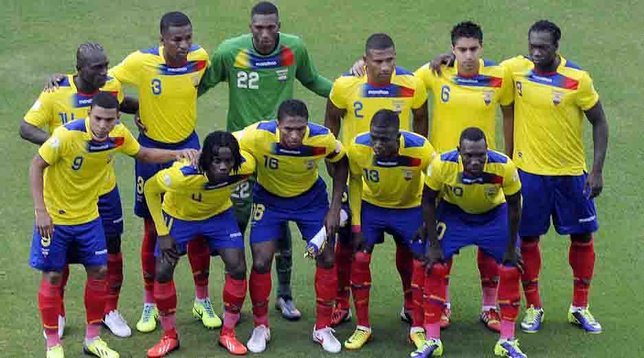 The Ecuadorean national football team poses before the Brazil 2014 FIFA World Cup South American qualifier match against Ecuador, in Quito, on October 11, 2013. AFP