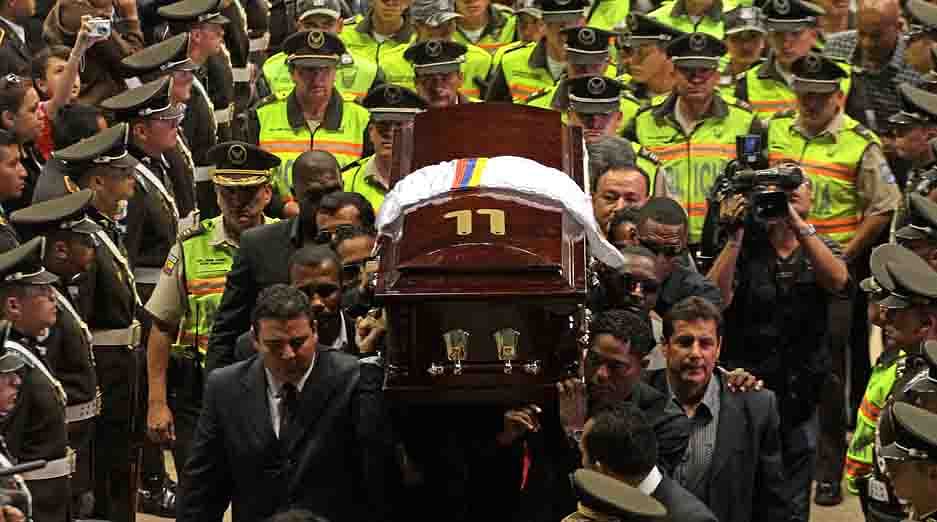 The coffin of Ecuadorean footballer Christian Benitez is carried by his fellow footballers to the cemetery at the end of his wake in Quito, on August 3, 2013. Benitez died of a heart attack, his Qatari club El-Jaish confirmed in a statement Wednesday. AFP