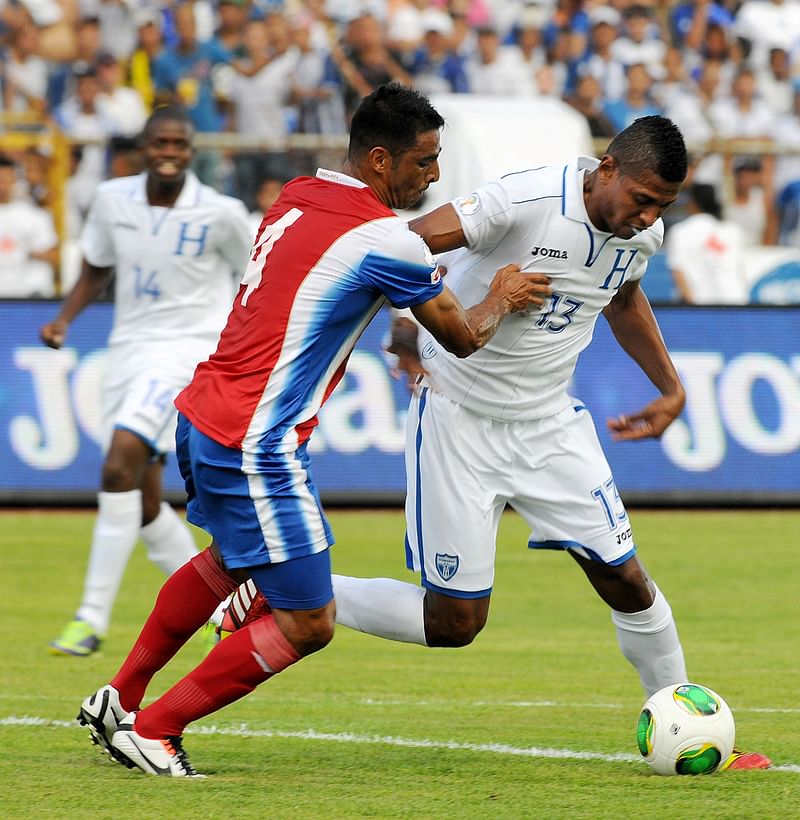 Honduran Carlo Costly (R) vies for the ball with Michael Umana (L) of Costa Rica during their 2014 World Cup qualifier football match at the Olimpico Metroplitano in San Pedro Sula on October 11, 2013. AFP