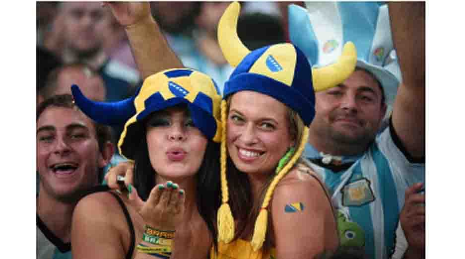 Bosnian fans cheer during a Group F football match between Argentina and Bosnia-Hercegovina at the Maracana Stadium in Rio De Janeiro during the 2014 FIFA World Cup on June 15, 2014. AFP