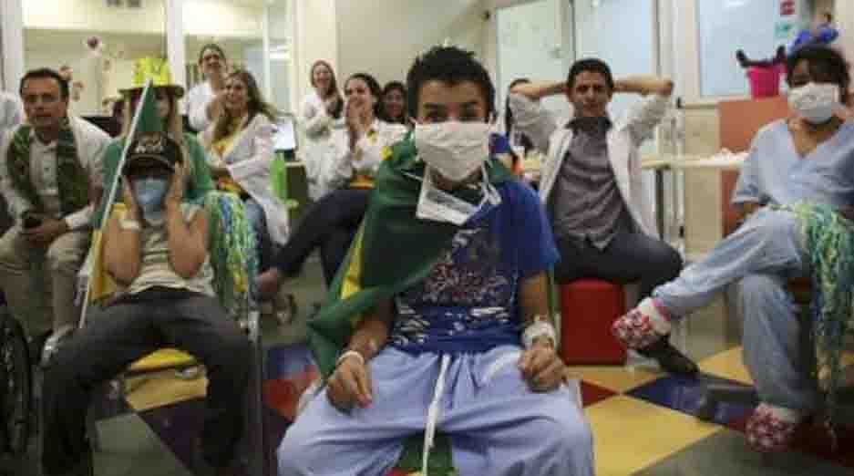 Brazilian patients react next to doctors and nurses as they watch the 2014 World Cup Group A soccer match between Brazil and Mexico at the Cancer Itaci Hospital in Sao Paulo on June 17, 2014. Reuters