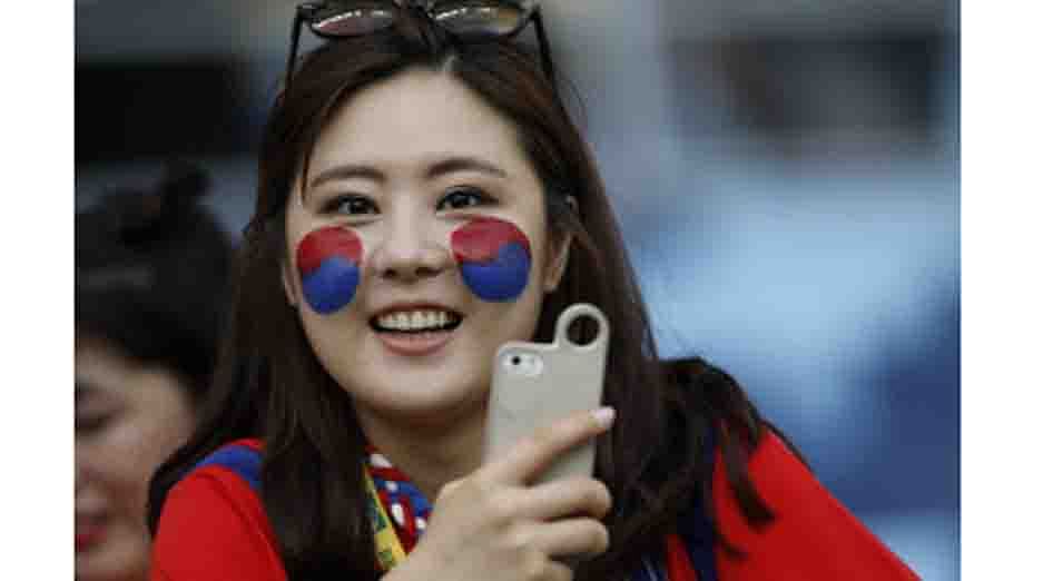 A South Korean fan awaits the kick-off of a Group H football match between Russia and South Korea in the Pantanal Arena in Cuiaba during the 2014 FIFA World Cup on June 17, 2014. AFP