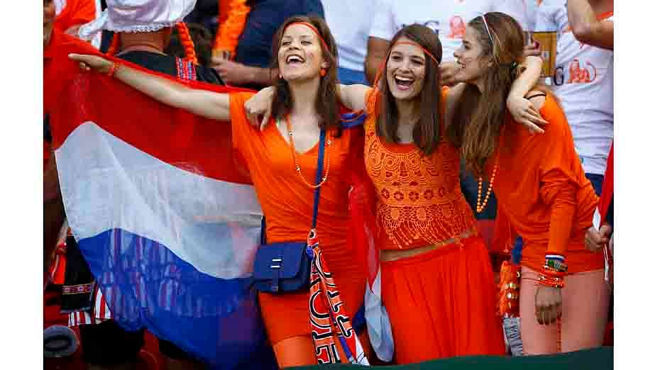 Netherlands fans wait for the 2014 World Cup Group B soccer match between Australia and Netherlands at the Beira Rio stadium in Porto Alegre on June 18, 2014. Reuters