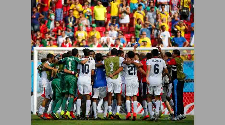 Costa Rica players celebrate after winning the 2014 World Cup Group D match against Italy at the Pernambuco arena in Recife on June 20, 2014. Reuters
