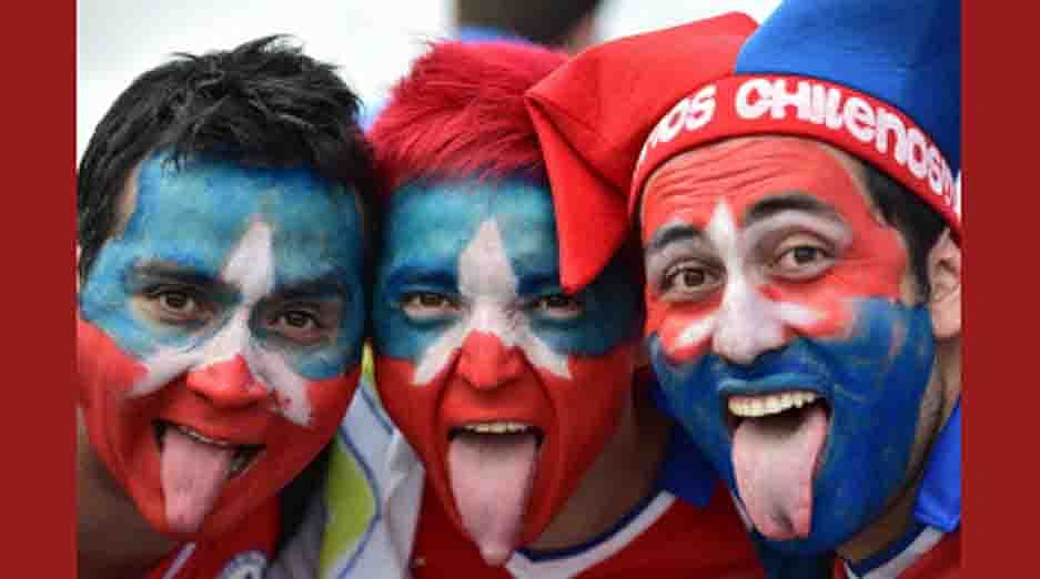 Chile fans cheer outside the Corinthians Arena in Sao Paulo as they arrive for the Group B football match between Netherlands and Chile during the 2014 FIFA World Cup on June 23, 2014. AFP