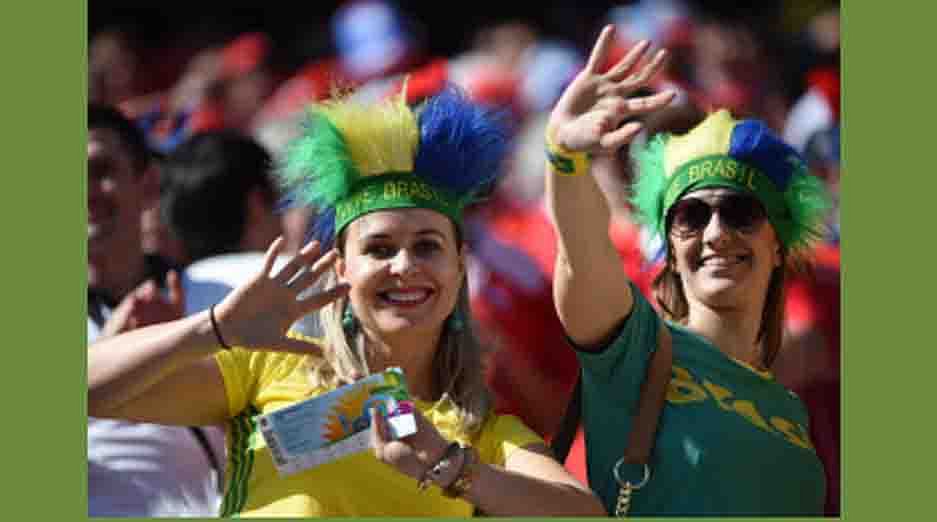 Brazil fans cheer prior to the Group B football match between Netherlands and Chile at the Corinthians Arena in Sao Paulo during the 2014 FIFA World Cup on June 23, 2014. AFP