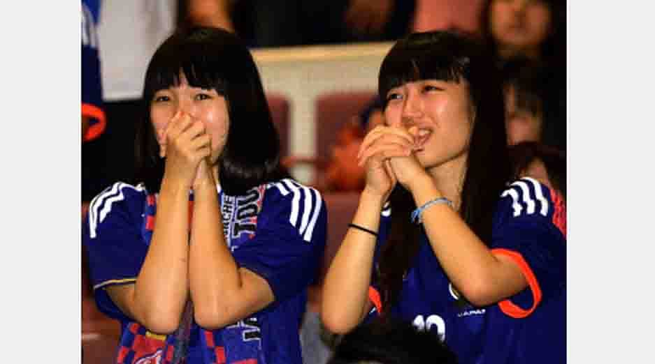 Japanese football supporters are disappointed as Colombia scores a goal against Japan during a public viewing for the FIFA World Cup group C match in Tokyo on June 25, 2014. Some 400 supporters gathered to cheer Japan