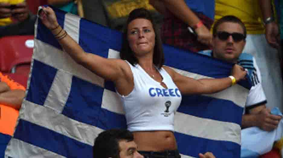 Greek fan cheers for her team before the start of the round of 16 football match between Costa Rica and Greece at Pernambuco Arena in Recife during the 2014 FIFA World Cup on June 29, 2014. AFP