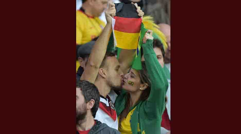 Fans kiss prior to the Round of 16 football match between Germany and Algeria at Beira-Rio Stadium in Porto Alegre during the 2014 FIFA World Cup on June 30, 2014. AFP
