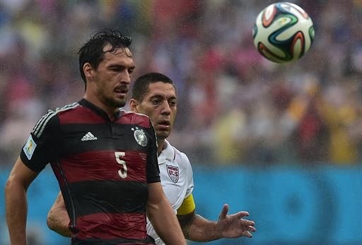 Germany's defender Mats Hummels (L) and US forward Clint Dempsey vie for the ball during a Group G football match between US and Germany at the Pernambuco Arena in Recife during the 2014 FIFA World Cup on June 26, 2014. AFP
