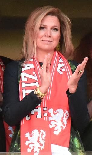 Netherlands' King Willem-Alexander (L) and Queen Maxima applaud their team prior to a Group B football match between Australia and the Netherlands at the Beira-Rio Stadium in Porto Alegre during the 2014 FIFA World Cup on June 18, 2014. AFP