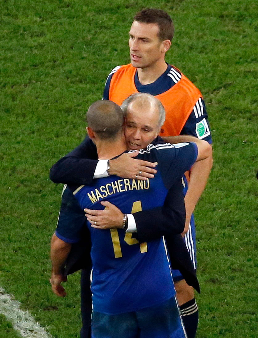 Argentina's coach Alejandro Sabella consoles Argentina's Javier Mascherano after losing their 2014 World Cup final against Germany at the Maracana stadium in Rio de Janeiro on July 13, 2014. Reuters