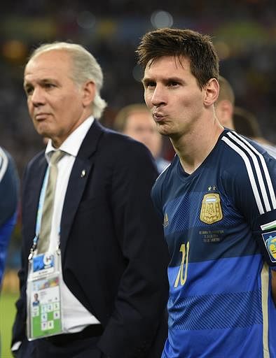 Argentina's forward and captain Lionel Messi (R) and Argentina's coach Alejandro Sabella (C) react after losing the 2014 FIFA World Cup final football match between Germany and Argentina 1-0 following extra-time at the Maracana Stadium in Rio de Janeiro, Brazil, on July 13, 2014. AFP