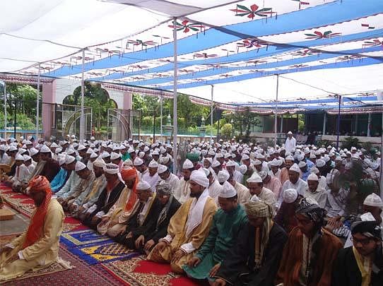 Eid congregation held at Chandanaish Shah Sufi Momtajia Darbar Sharif area in South Chittagong on Monday morning . Photo: Prothom Alo
