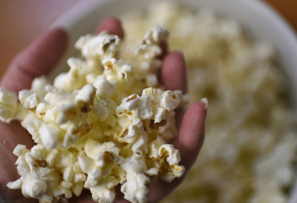 A picture taken on February 10, 2015 in Paris shows a bowl of popcorn. AFP