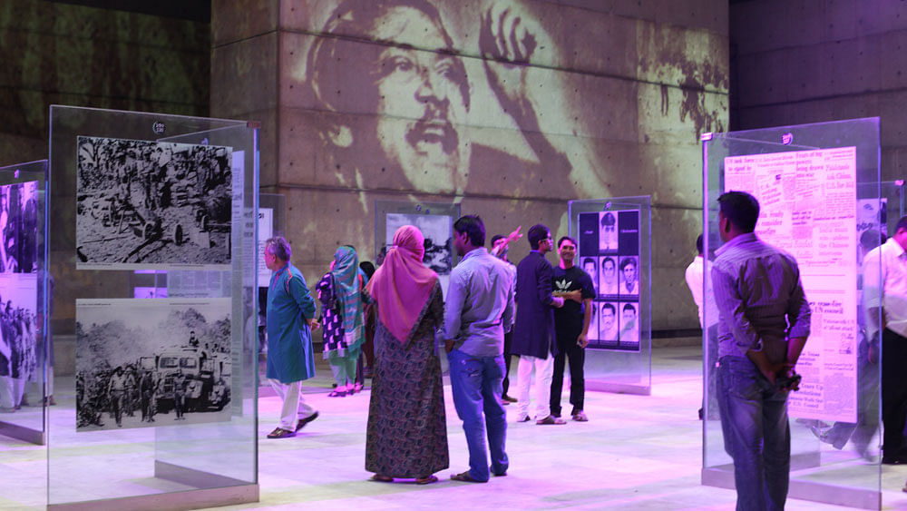 The Independence Museum has the facility of movie-show with digital lighting and sound system facility.