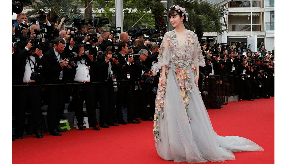 Actress Fan Bingbing poses on the red carpet as she arrives for the screening of the film "Mad Max: Fury Road". Photo: Reuters