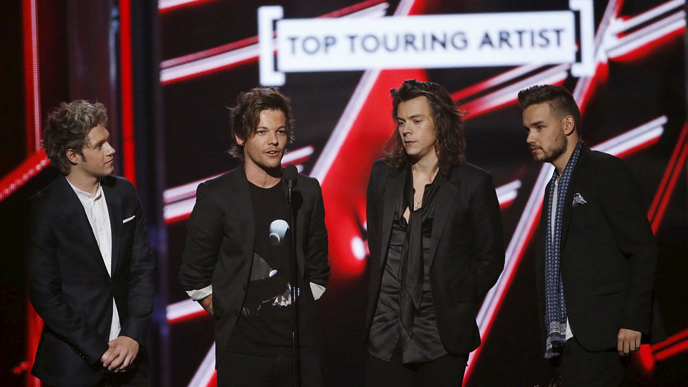 One Direction accepts the award for top touring artist at the 2015 Billboard Music Awards in Las Vegas, Nevada May 17, 2015. Photo: Reuters
