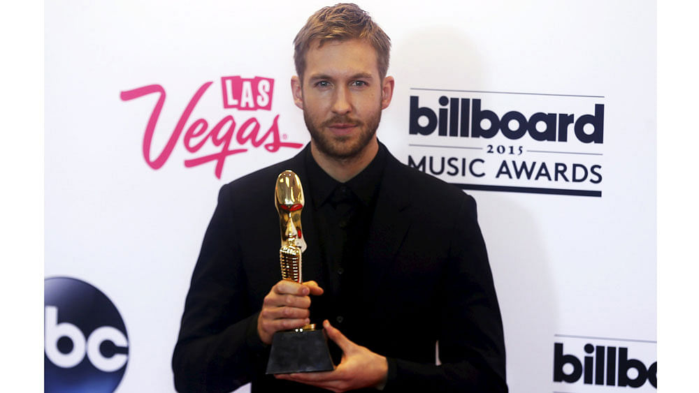 Musician Calvin Harris poses backstage with his award for Top Dance/Electronic Artist during the 2015 Billboard Music Awards in Las Vegas, Nevada May 17, 2015. Photo: Reuters