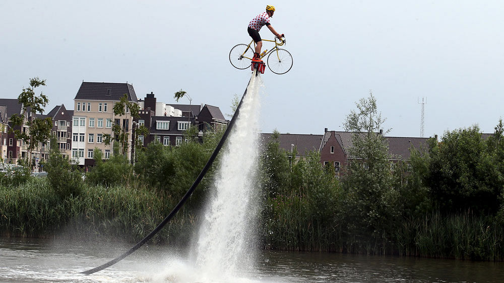 A man wearing a Tour de France best climber