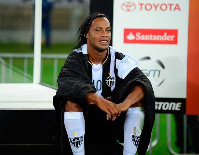 Ronaldinho signs with Brazilian club Fluminense