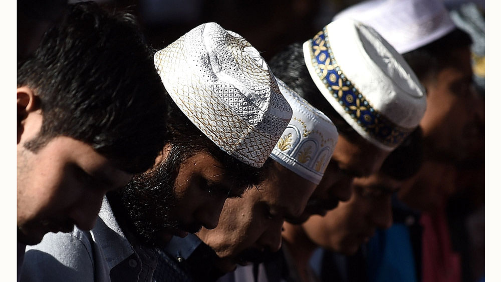Muslim men offer Eid al-Fitr prayers on a street in Kuala Lumpur on July 17, 2015. Photo: AFP