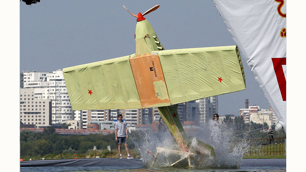 A craft falls into the water during the Red Bull Flugtag Russia 2015 competition in Moscow, Russia, July 26, 2015.