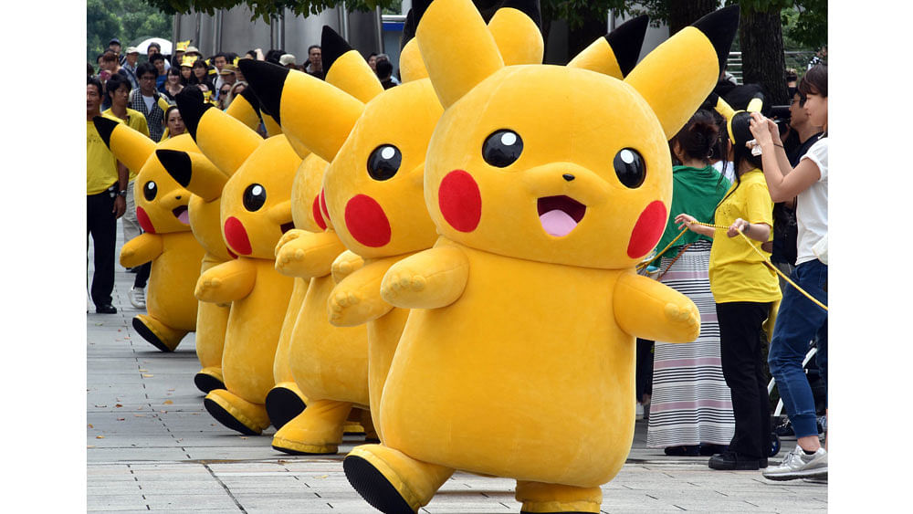 Dozens of Pikachu characters, the famous character of Nintendo