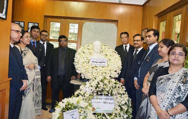 Bangladesh deputy high commissioner in Kolkata Zaki Ahad and other guests pay tribute to the founder of Bangladesh placing garlands at his bust set up in front of the room where he stayed in his student life during 1945-46. Photo: Vaskar Mukhaji, Kolkata